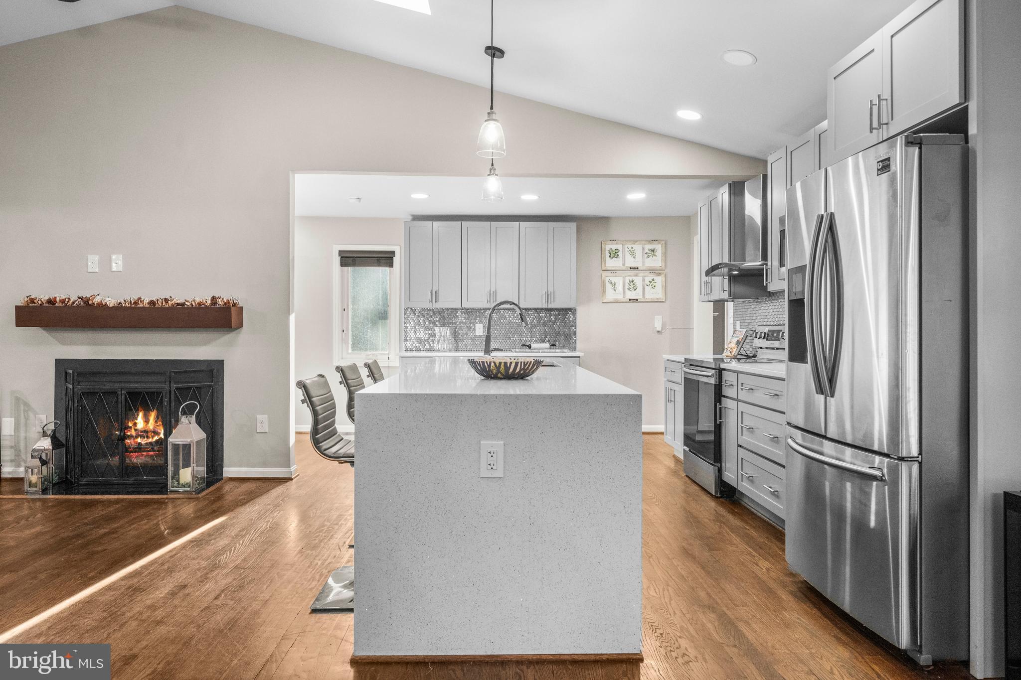 10402 HOLLYOAK PLACE