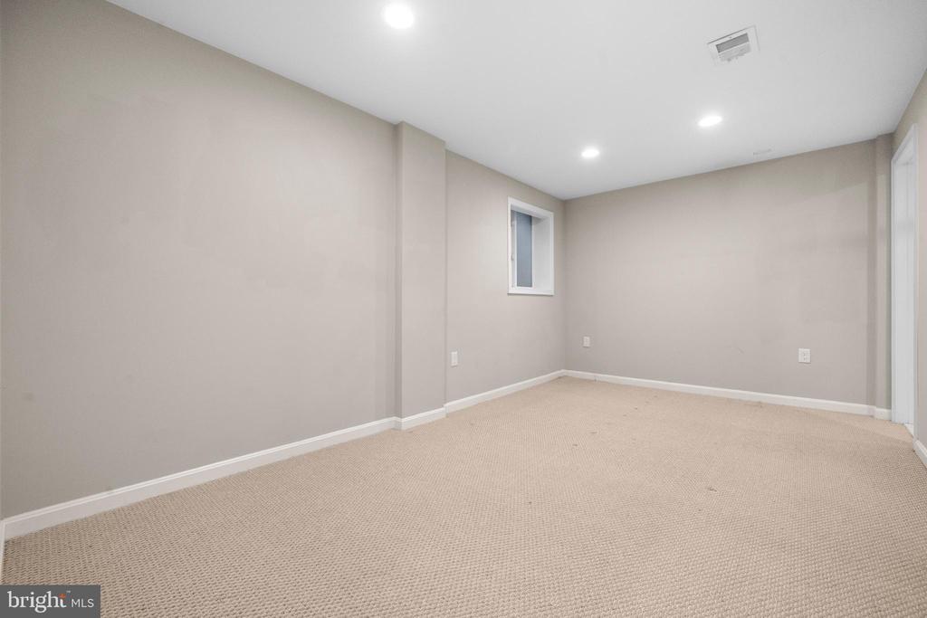 10402 HOLLYOAK PLACE