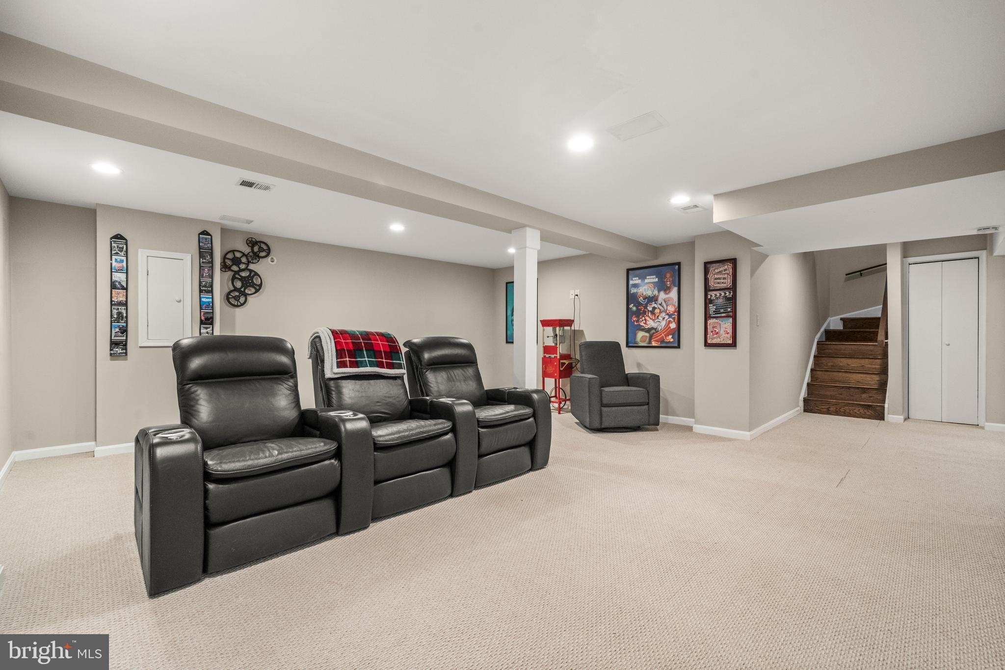 10402 HOLLYOAK PLACE