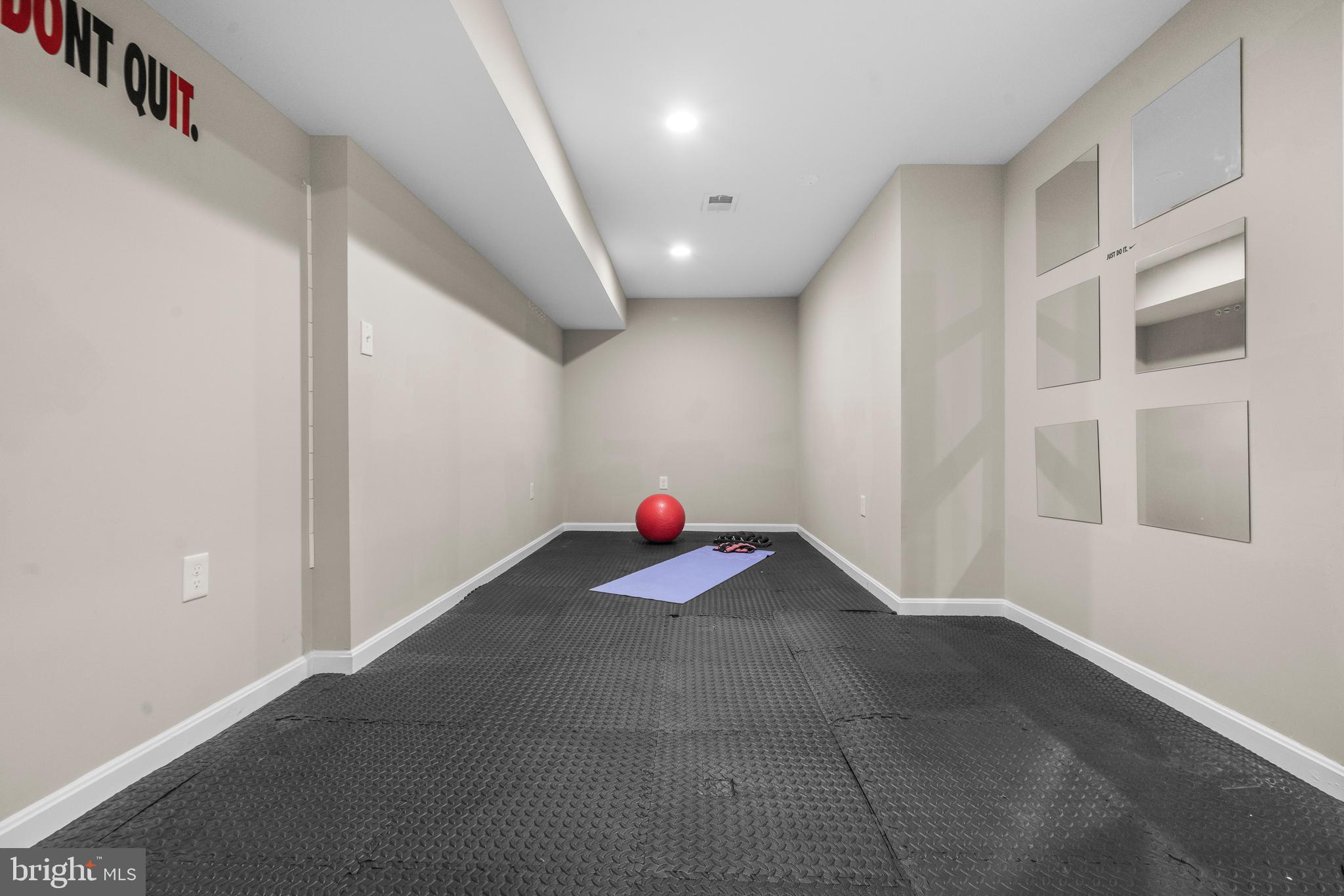 10402 HOLLYOAK PLACE