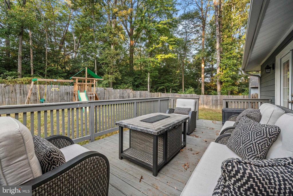 10402 HOLLYOAK PLACE