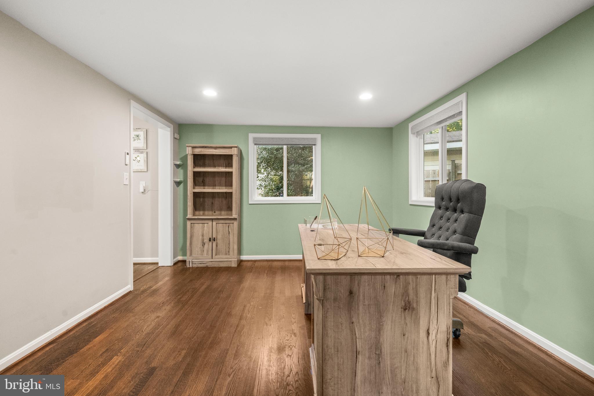 10402 HOLLYOAK PLACE