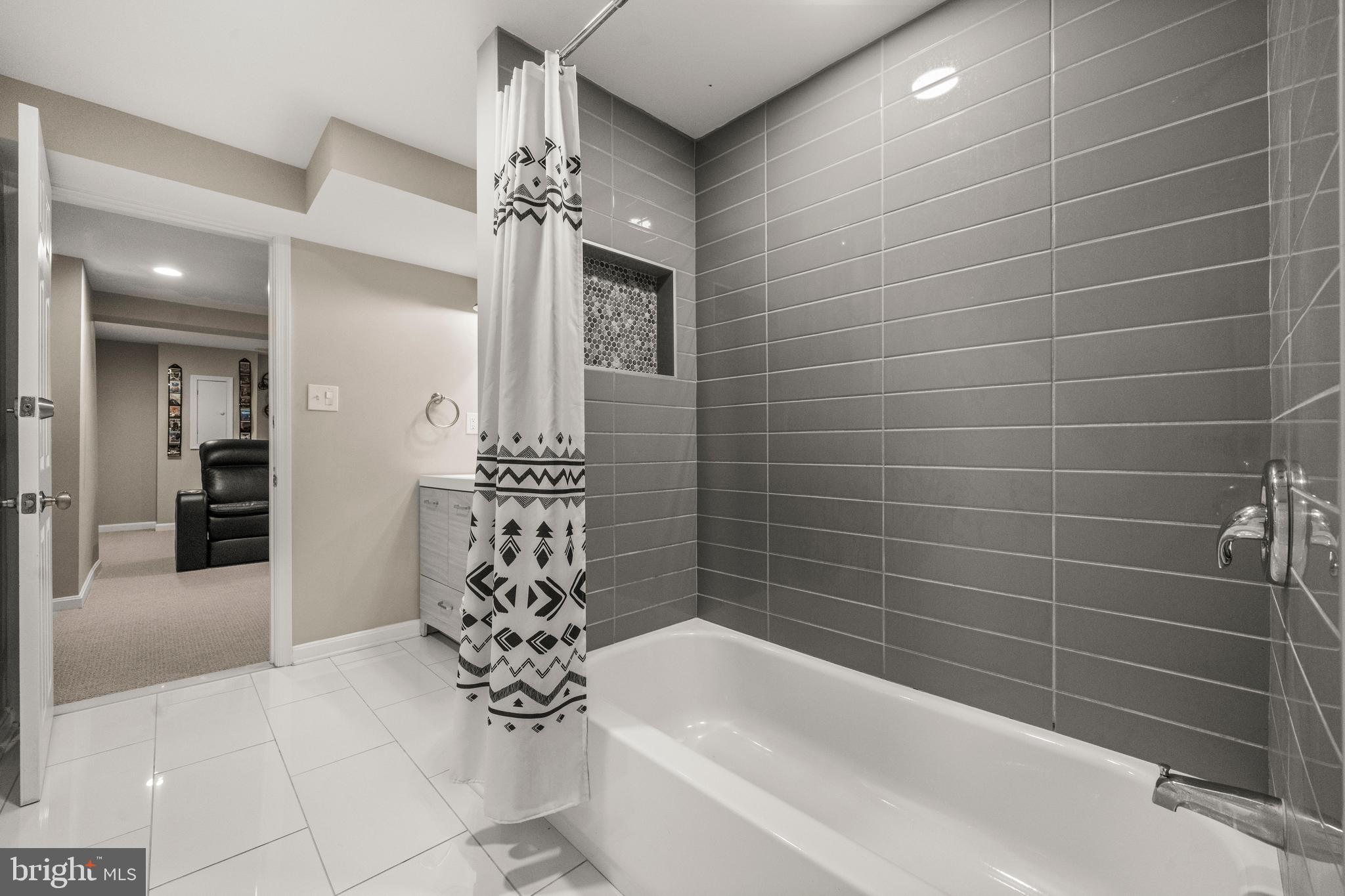 10402 HOLLYOAK PLACE