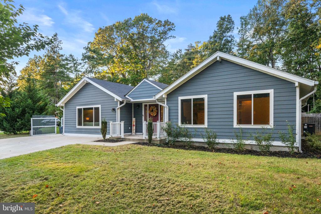 10402 HOLLYOAK PLACE