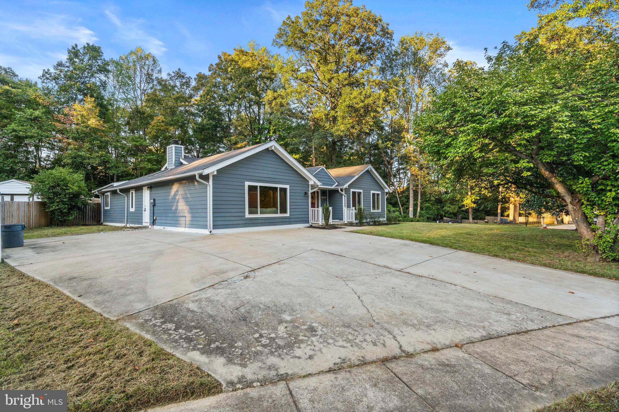 10402 HOLLYOAK PLACE