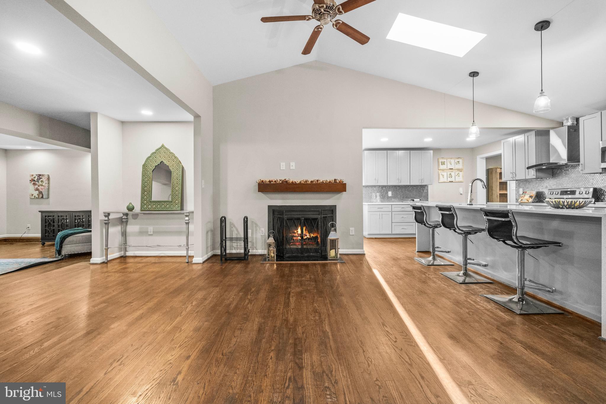 10402 HOLLYOAK PLACE