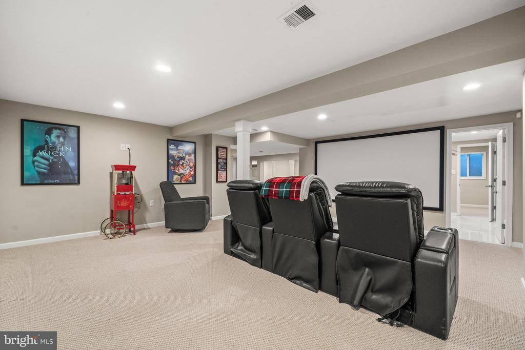 10402 HOLLYOAK PLACE