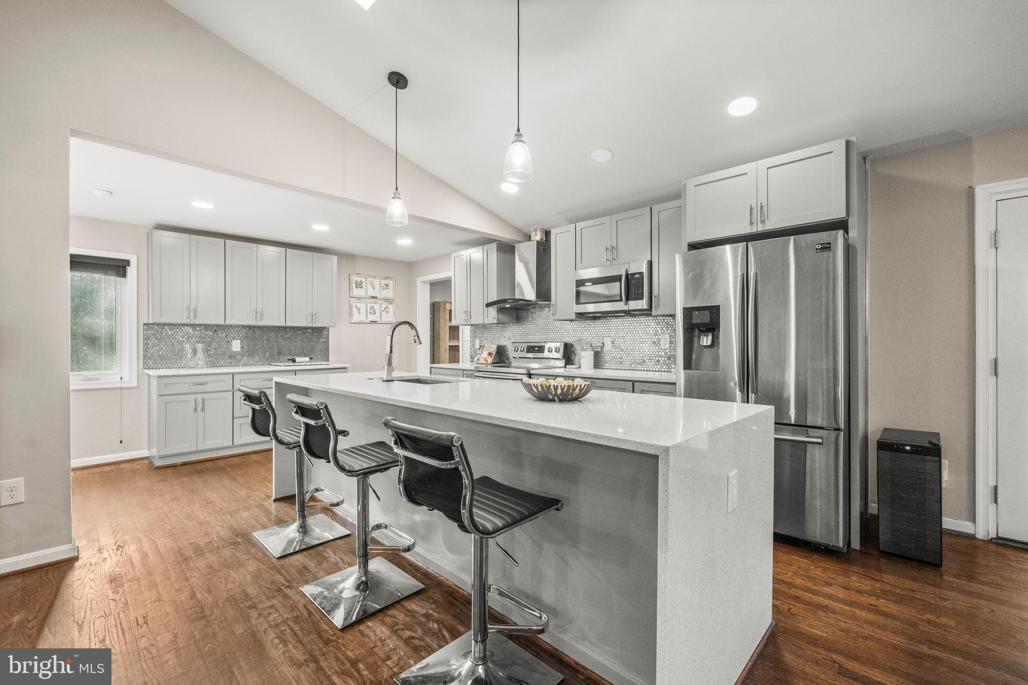 10402 HOLLYOAK PLACE