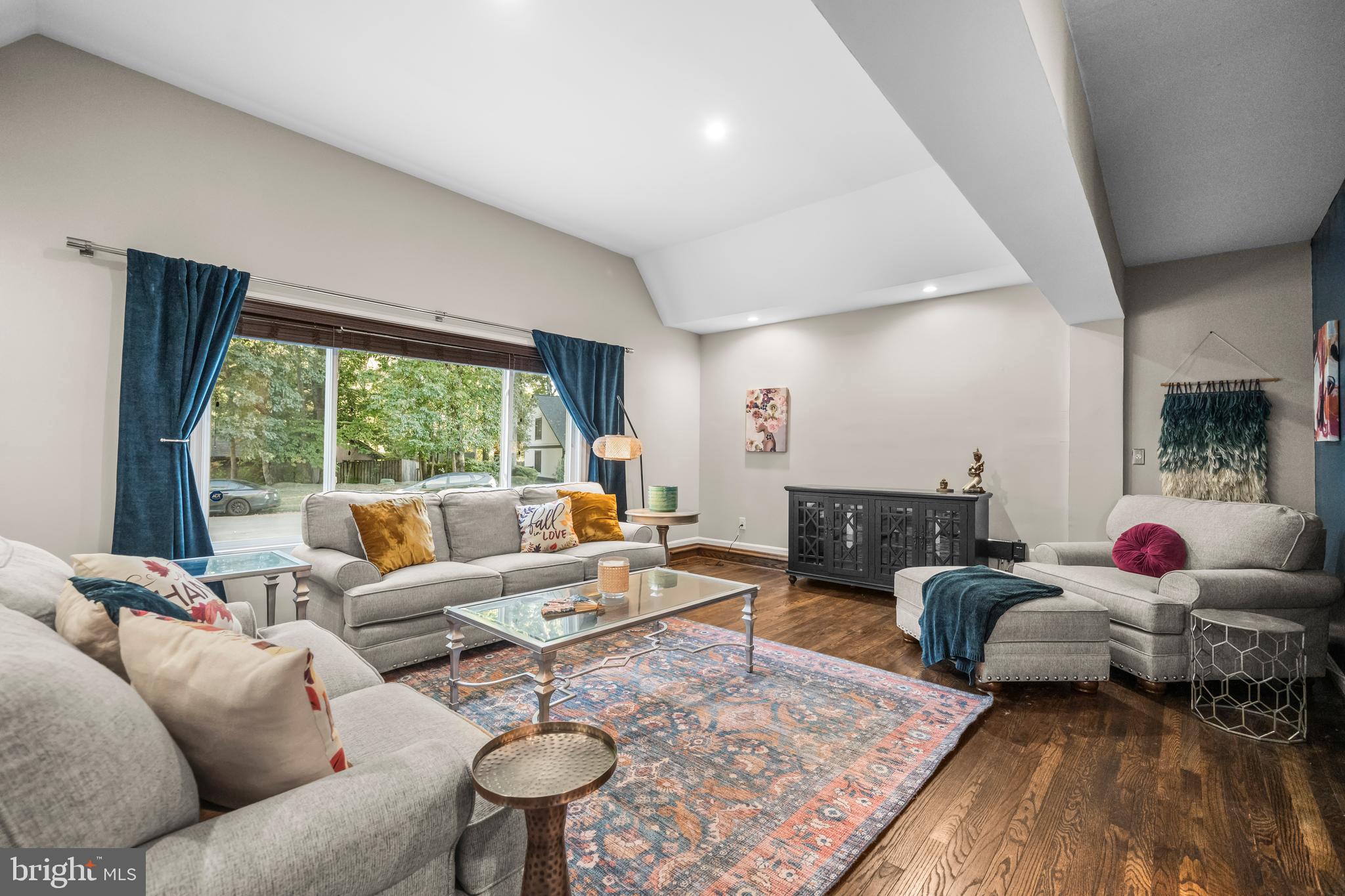 10402 HOLLYOAK PLACE