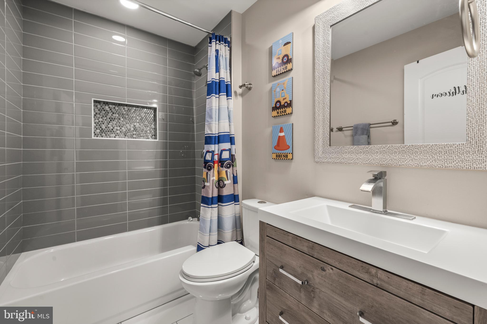 10402 HOLLYOAK PLACE