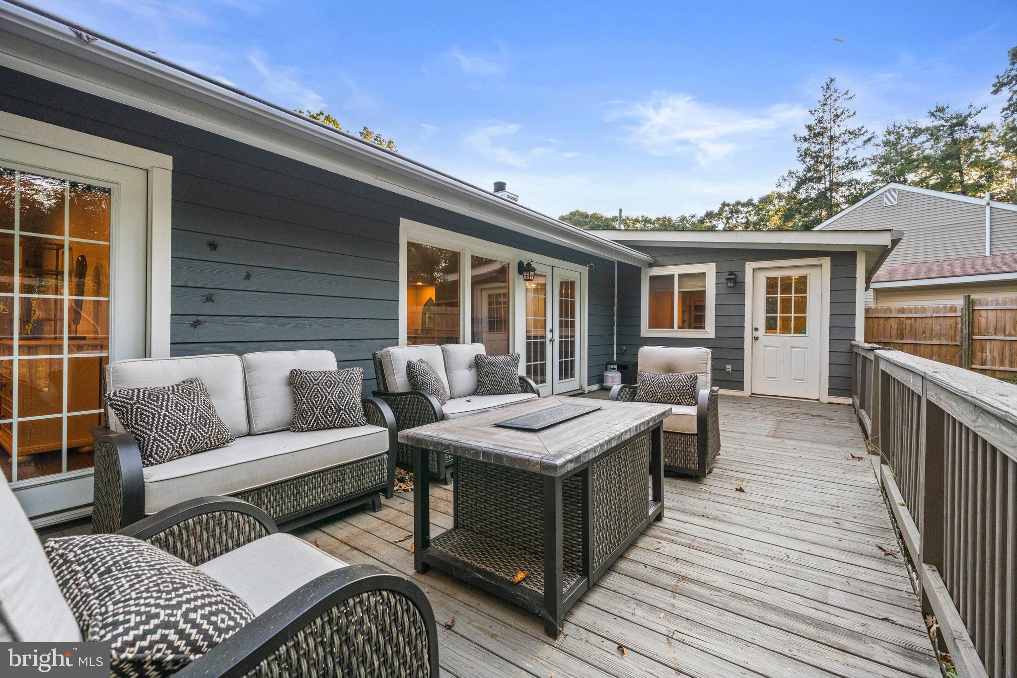 10402 HOLLYOAK PLACE