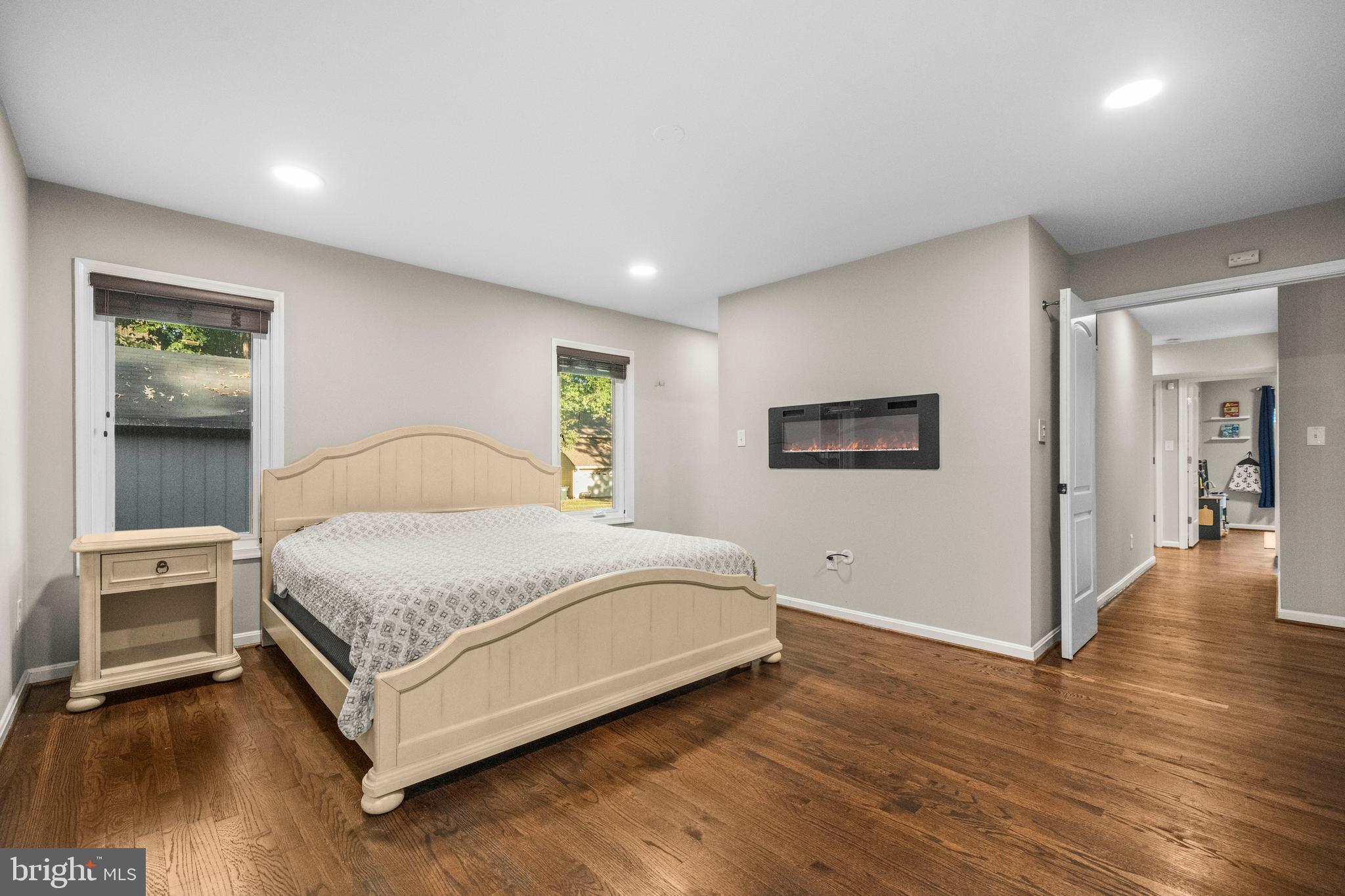 10402 HOLLYOAK PLACE