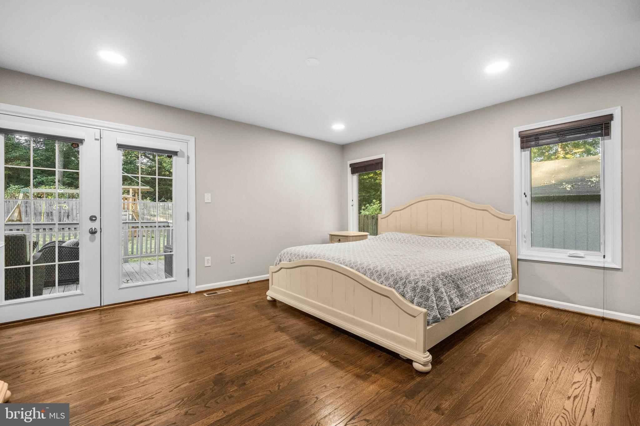 10402 HOLLYOAK PLACE