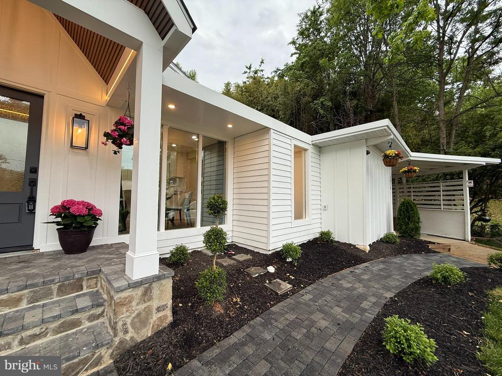 3020 FREDSEN PLACE