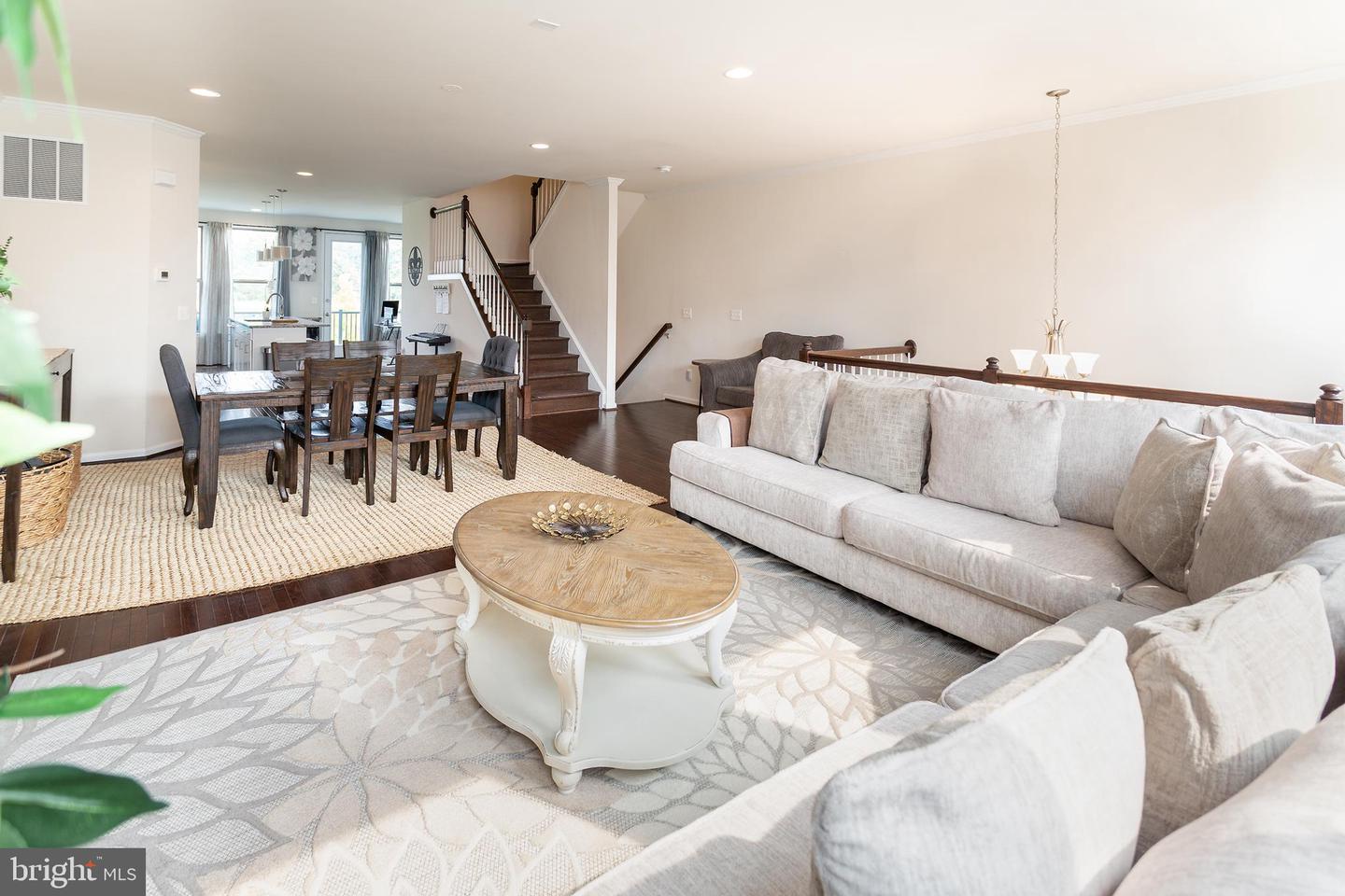 42422 Dogwood Glen Sq