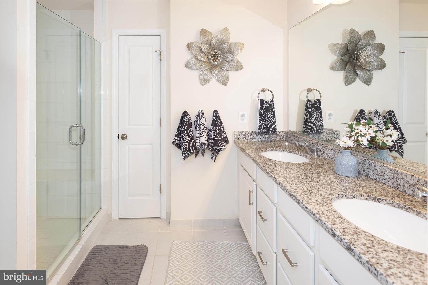42422 Dogwood Glen Sq