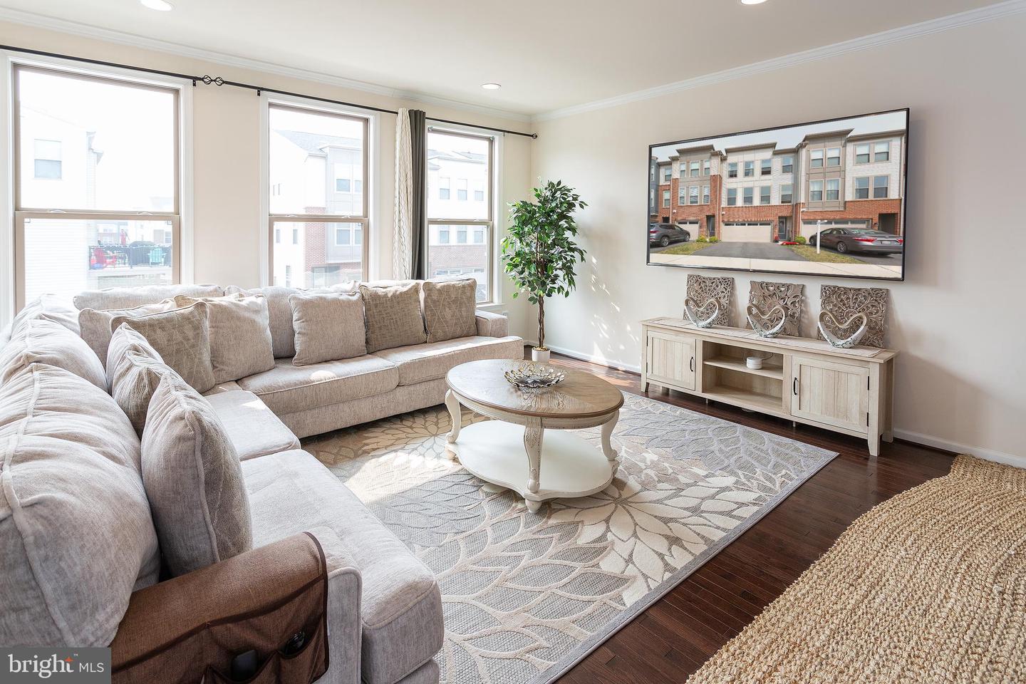 42422 Dogwood Glen Sq