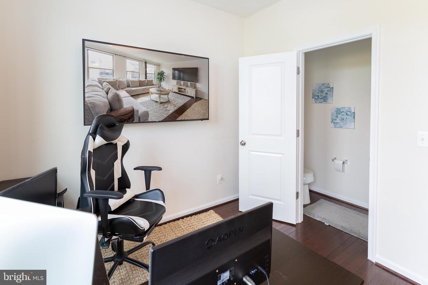 42422 Dogwood Glen Sq