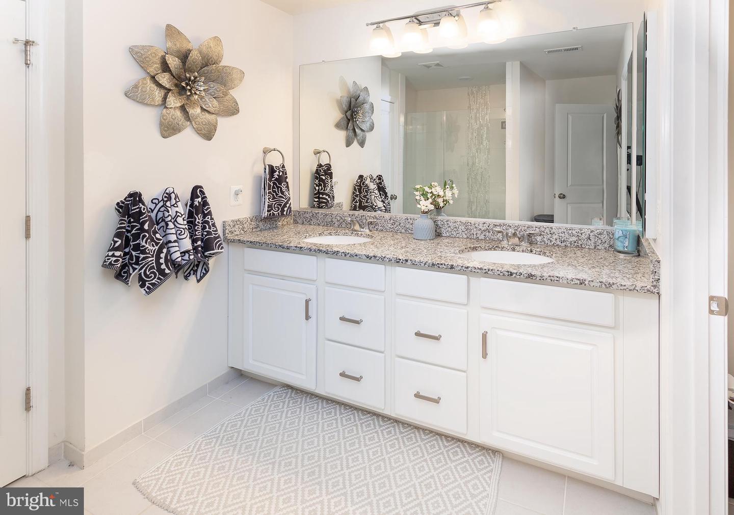 42422 Dogwood Glen Sq