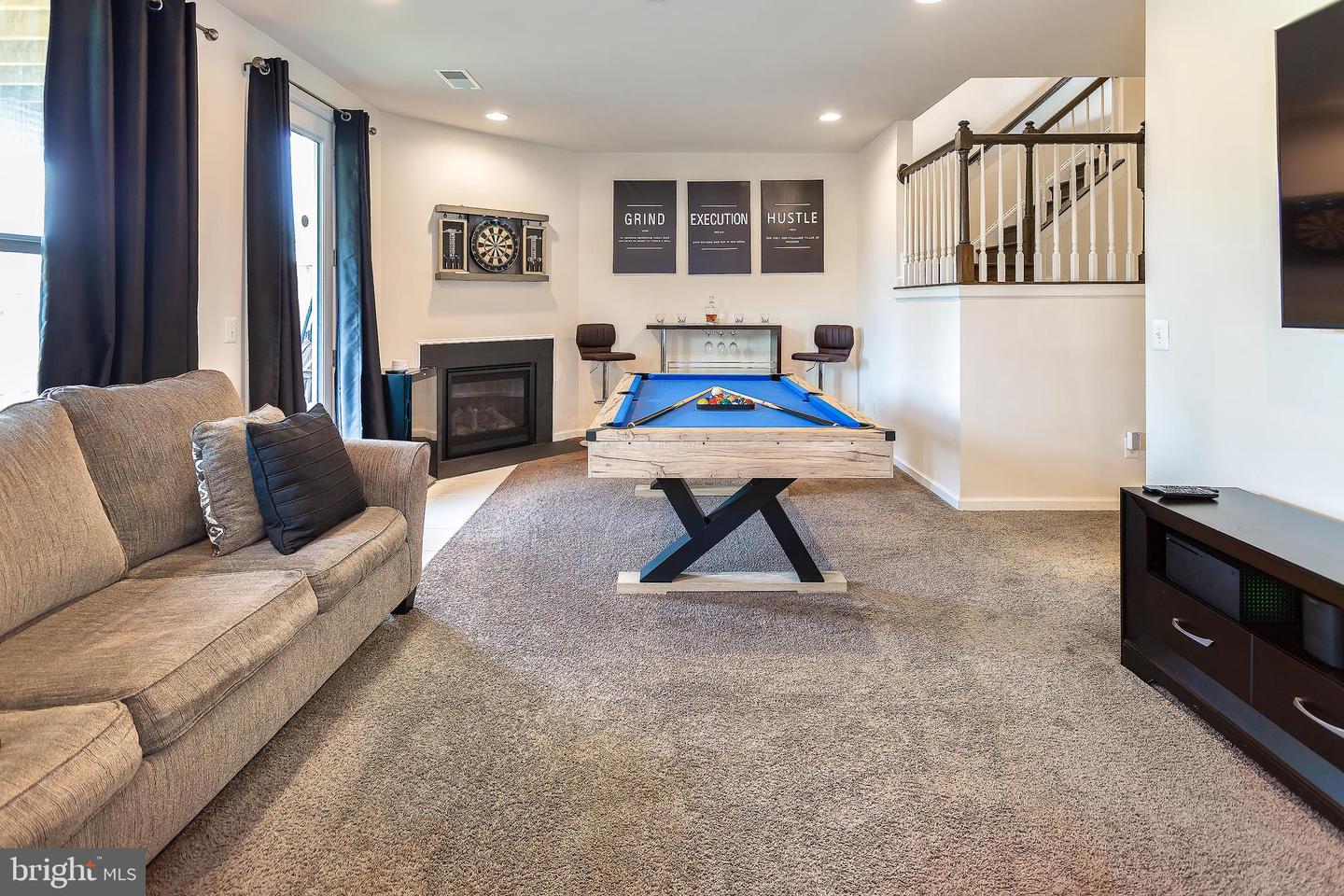 42422 Dogwood Glen Sq