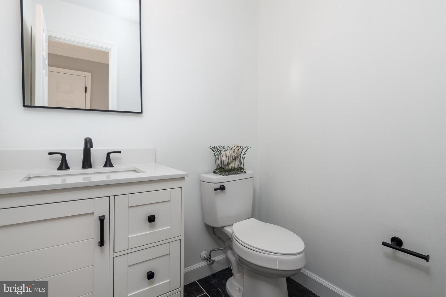 21216 Hedgerow Ter