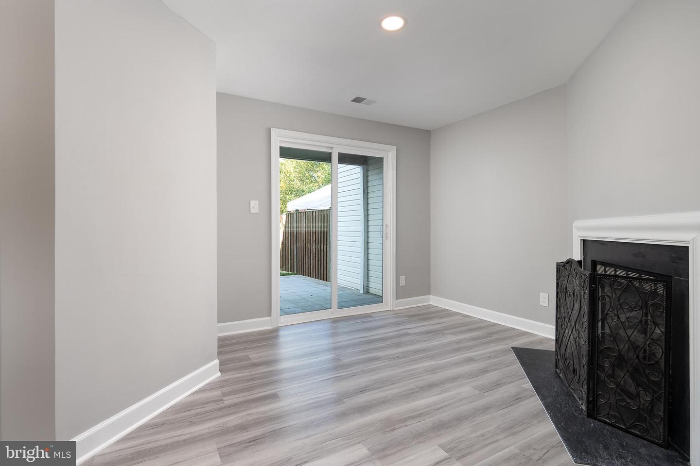 21216 Hedgerow Ter