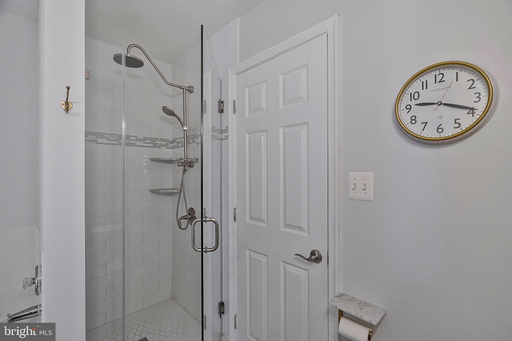 26084 Lands End Dr