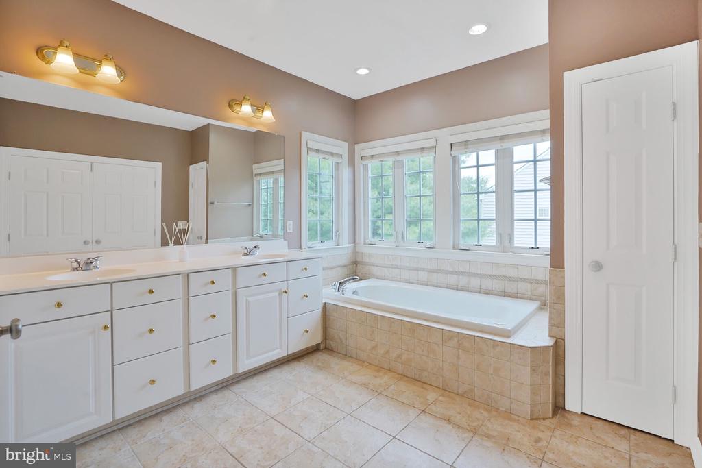 5638 Lick River Ln