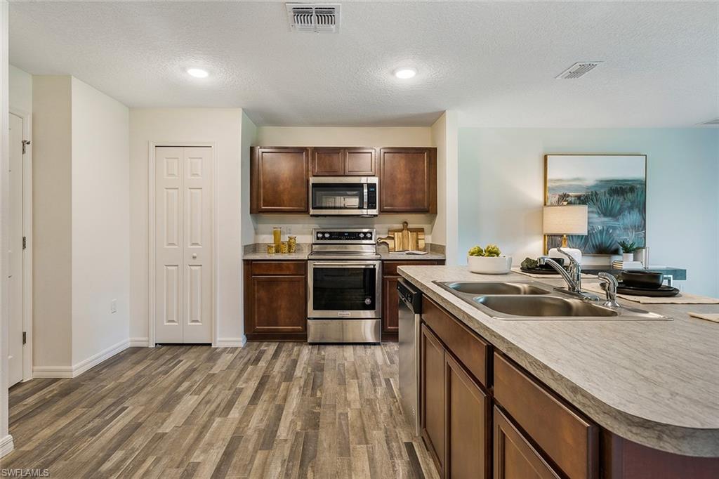2124 NE 40th TER