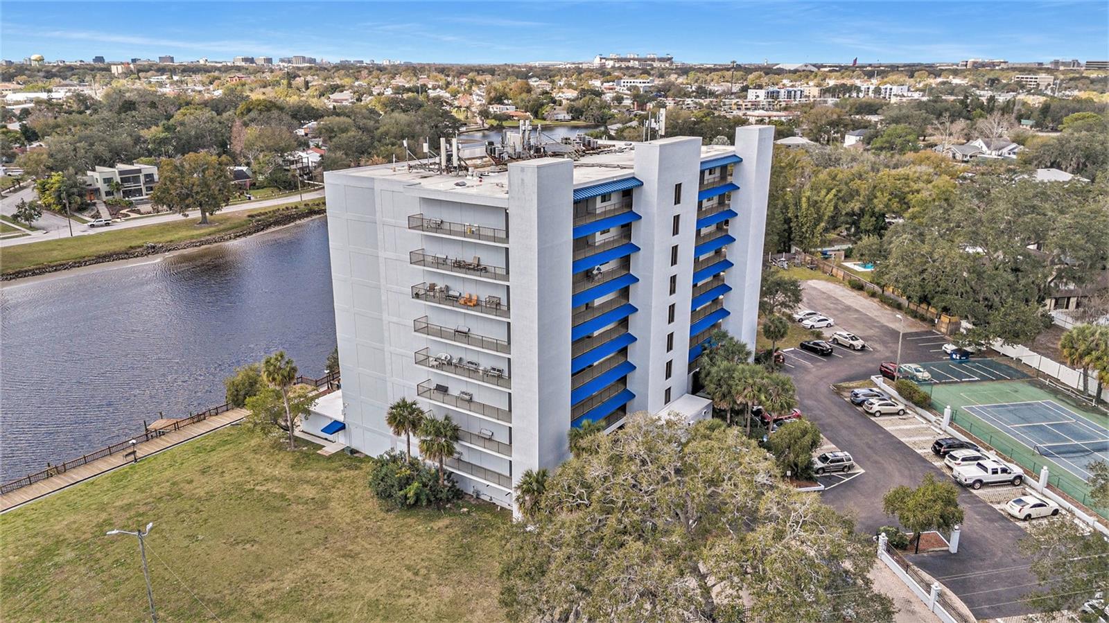 2780 N RIVERSIDE DR #203