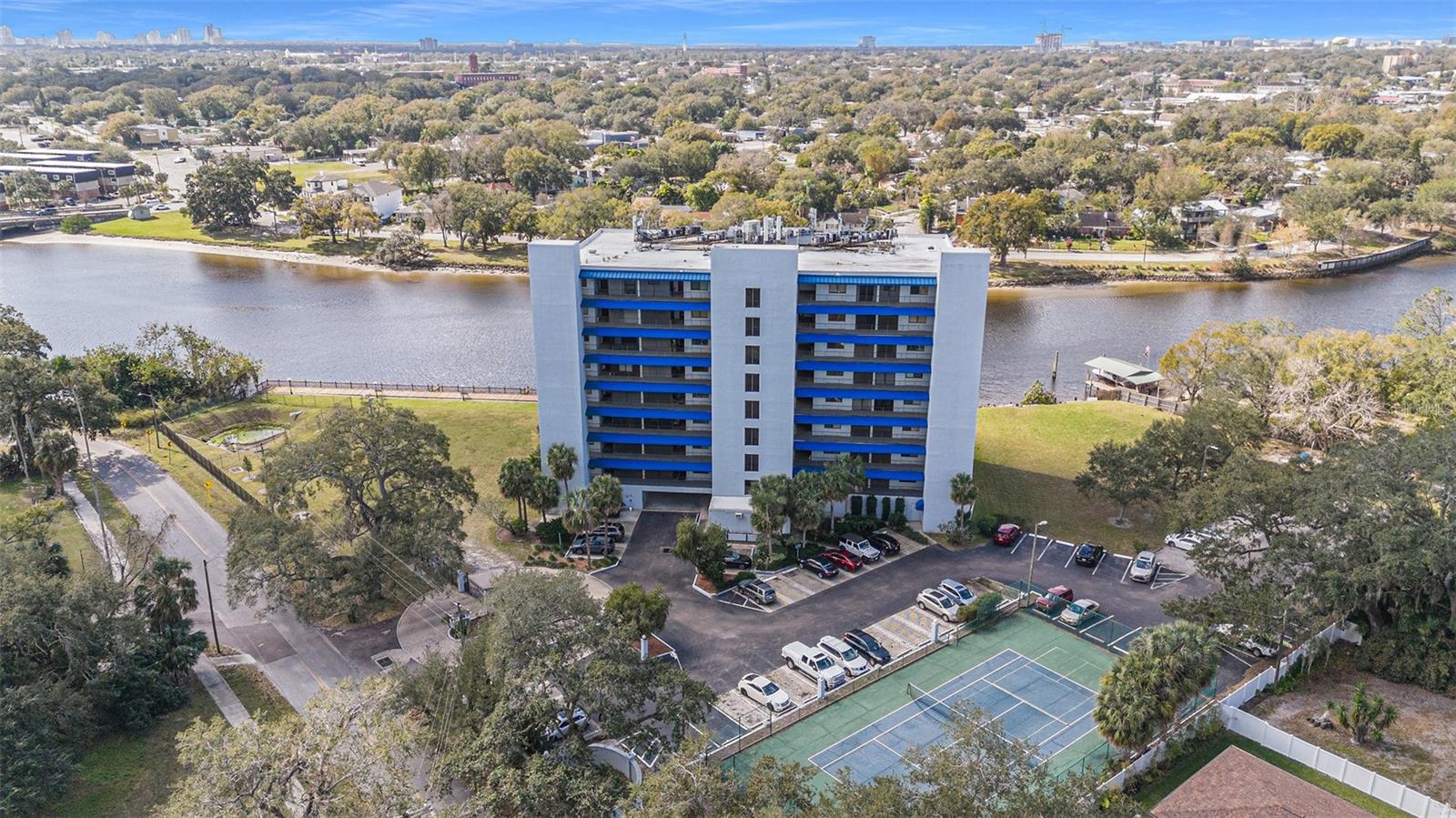 2780 N RIVERSIDE DR #203