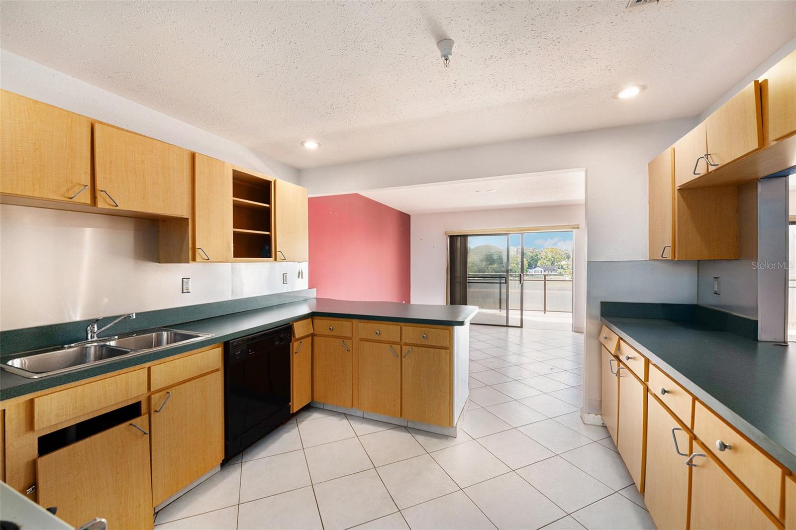 2780 N RIVERSIDE DR #203