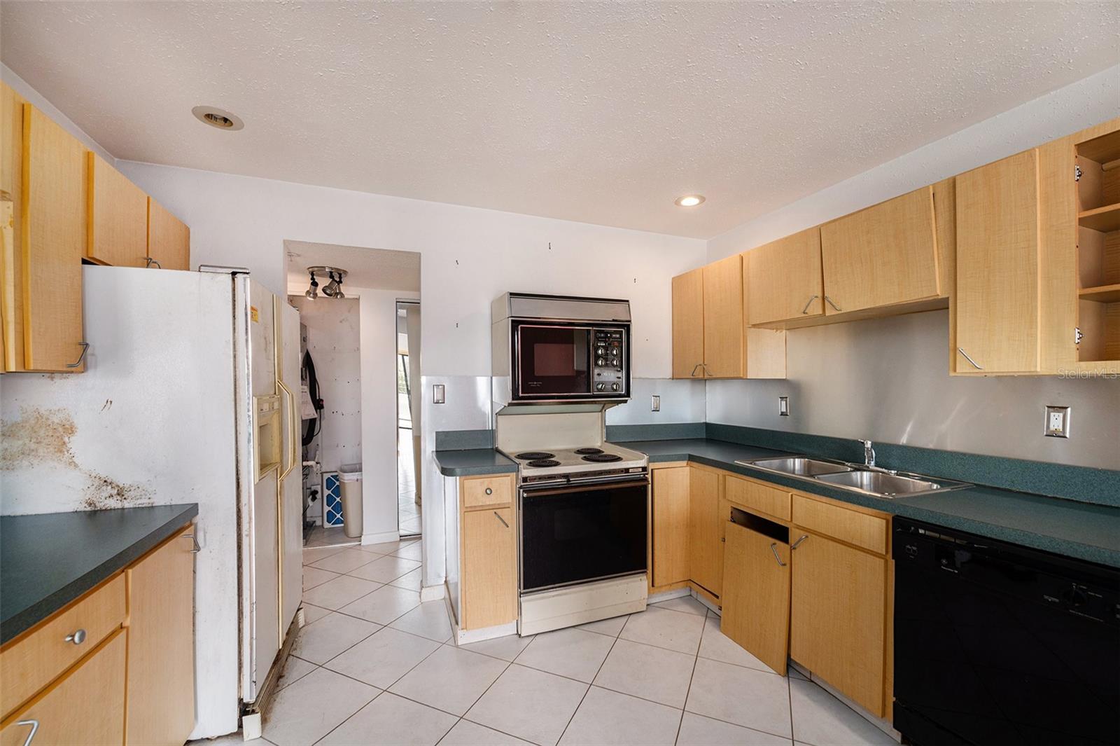 2780 N RIVERSIDE DR #203