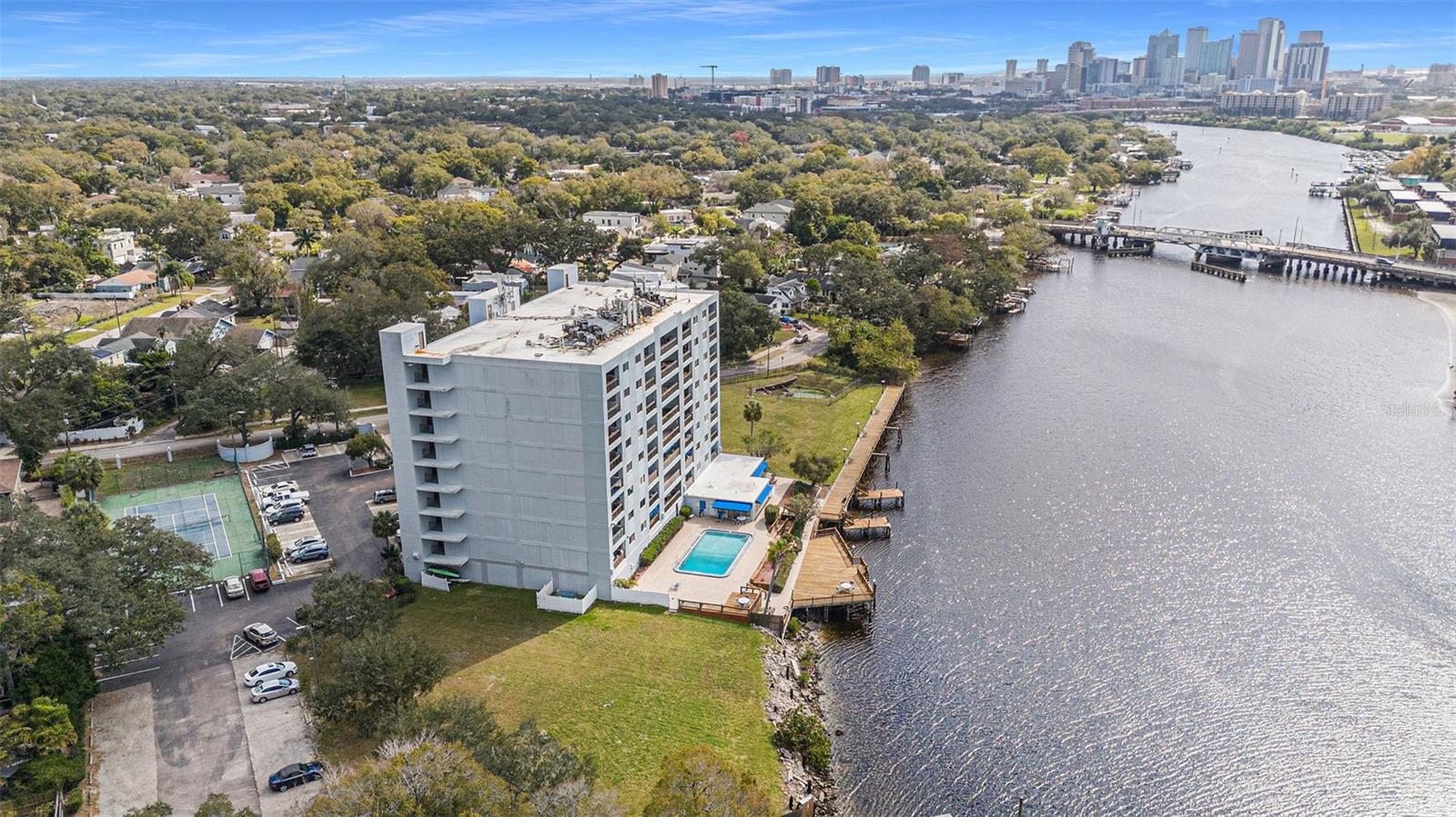 2780 N RIVERSIDE DR #203