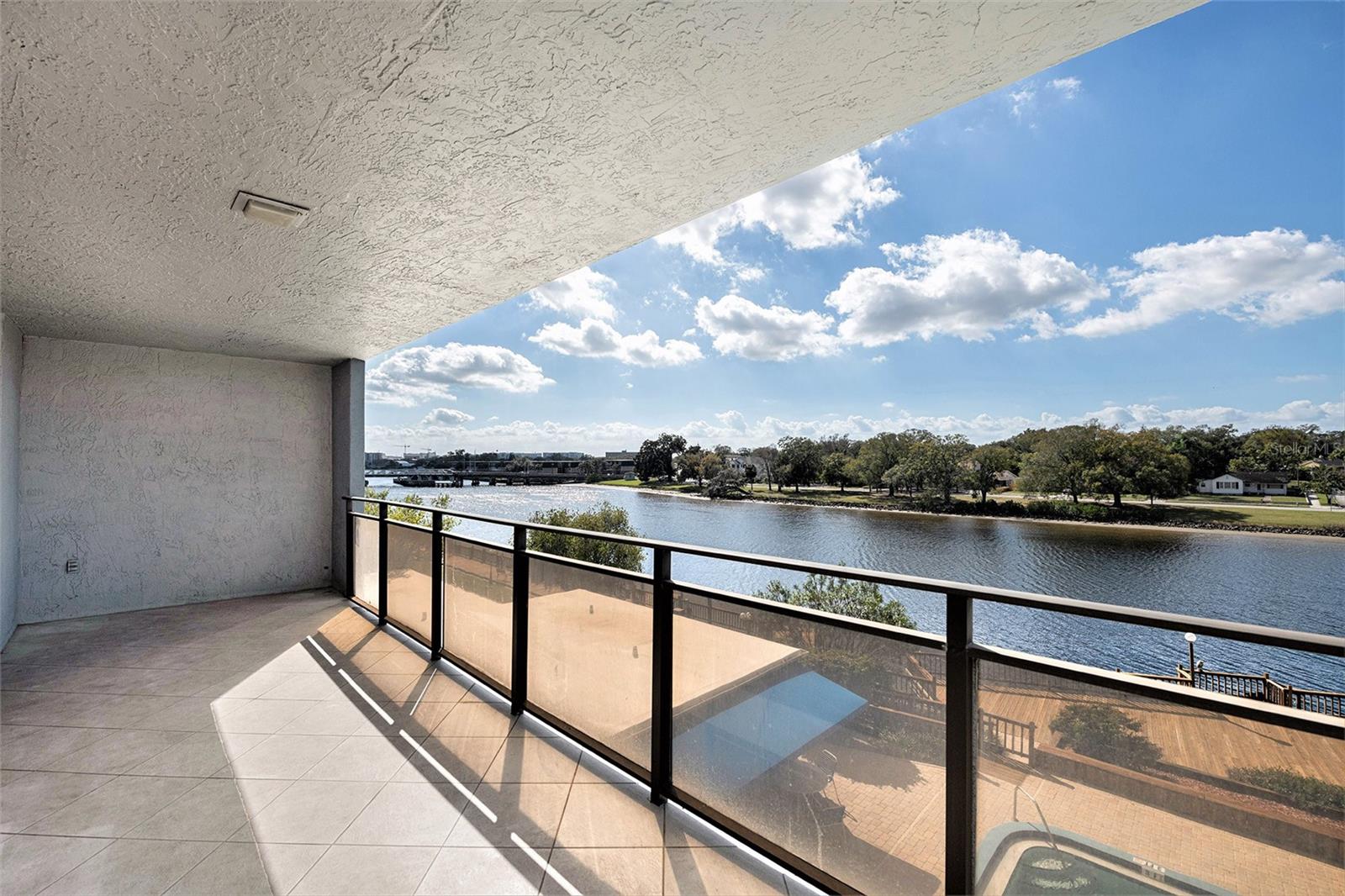 2780 N RIVERSIDE DR #203