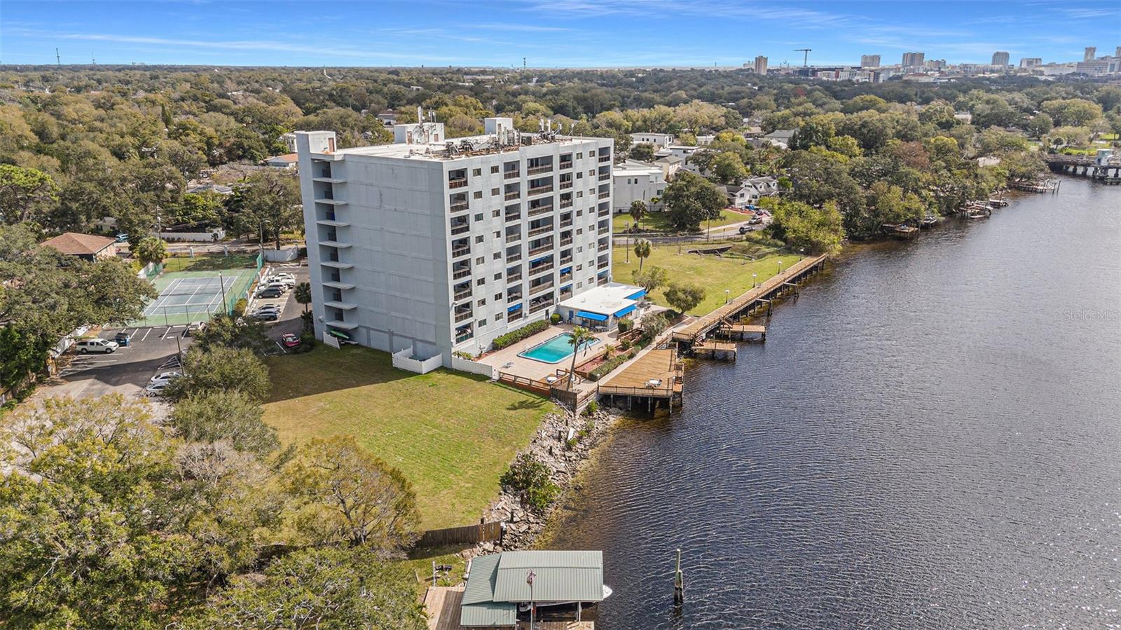 2780 N RIVERSIDE DR #203