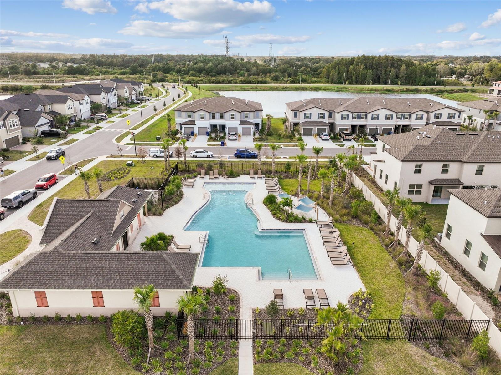 8347 CRESCENT OAKS DR