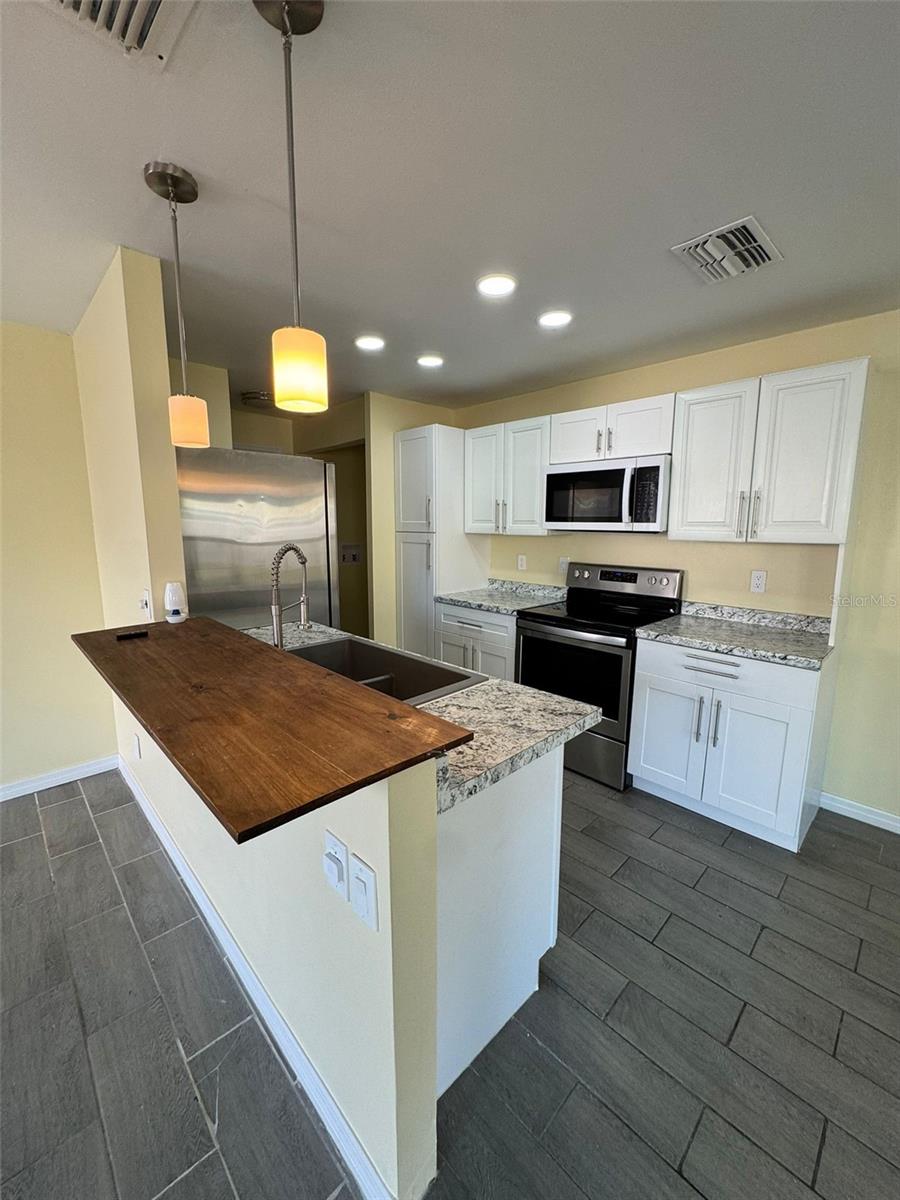 14212 VILLAGE VIEW DR