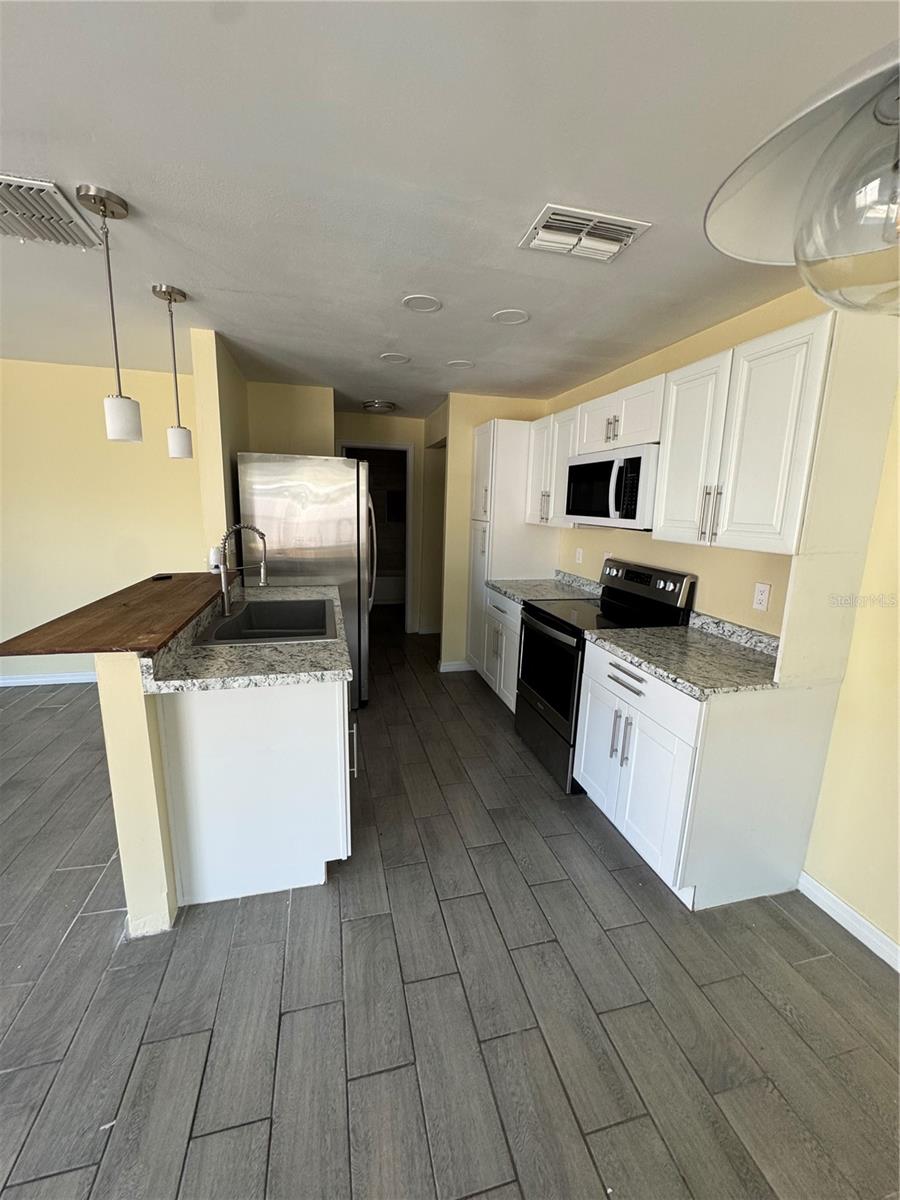 14212 VILLAGE VIEW DR