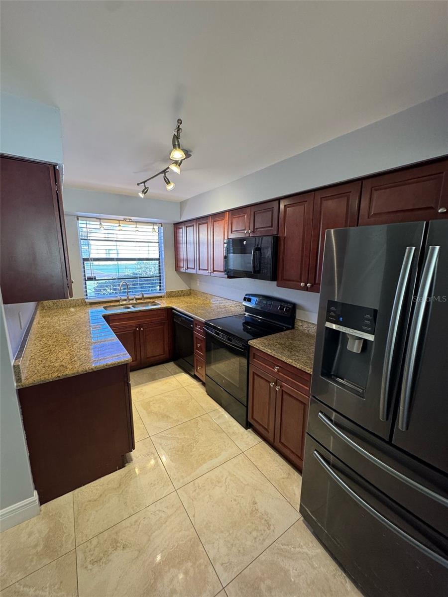 7517 CAMARINA CALLE