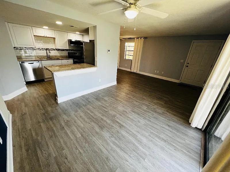 127 CAMPHOR CIR #F
