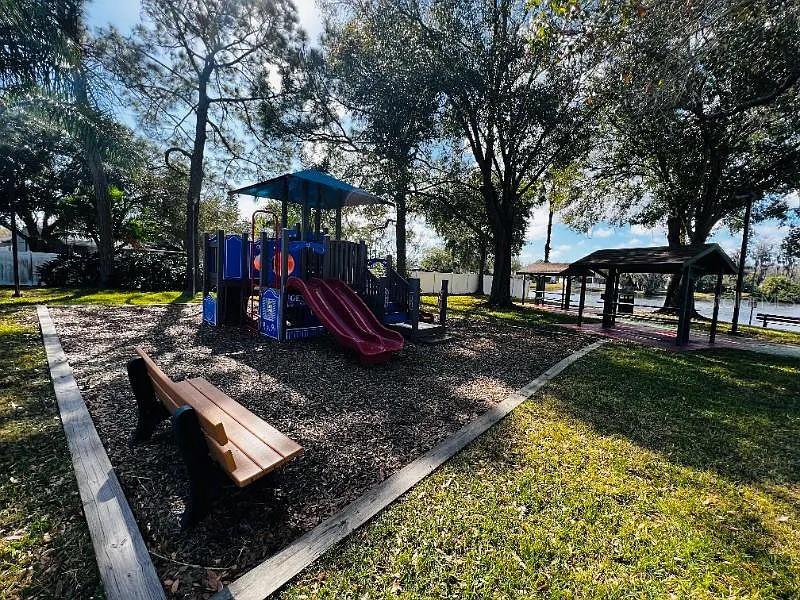 127 CAMPHOR CIR #F