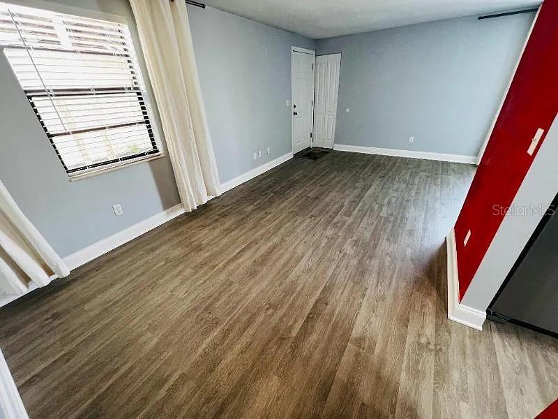 127 CAMPHOR CIR #F