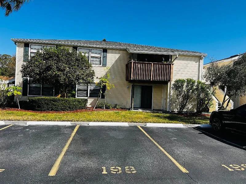 127 CAMPHOR CIR #F