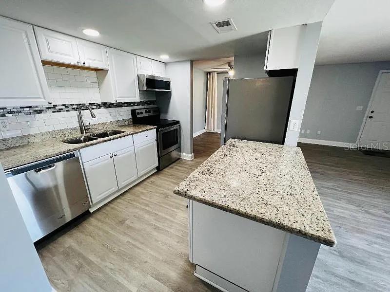 127 CAMPHOR CIR #F