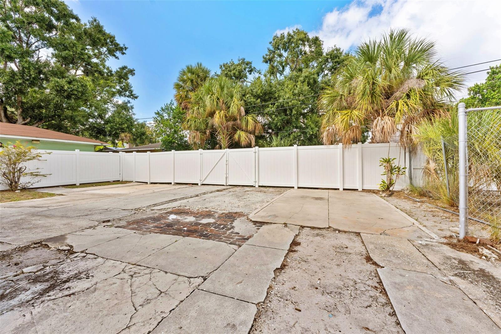 2131 W CYPRESS ST