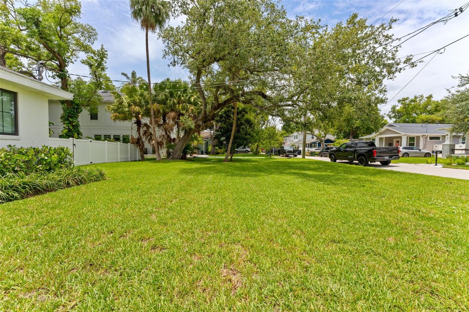 802 W CORAL ST