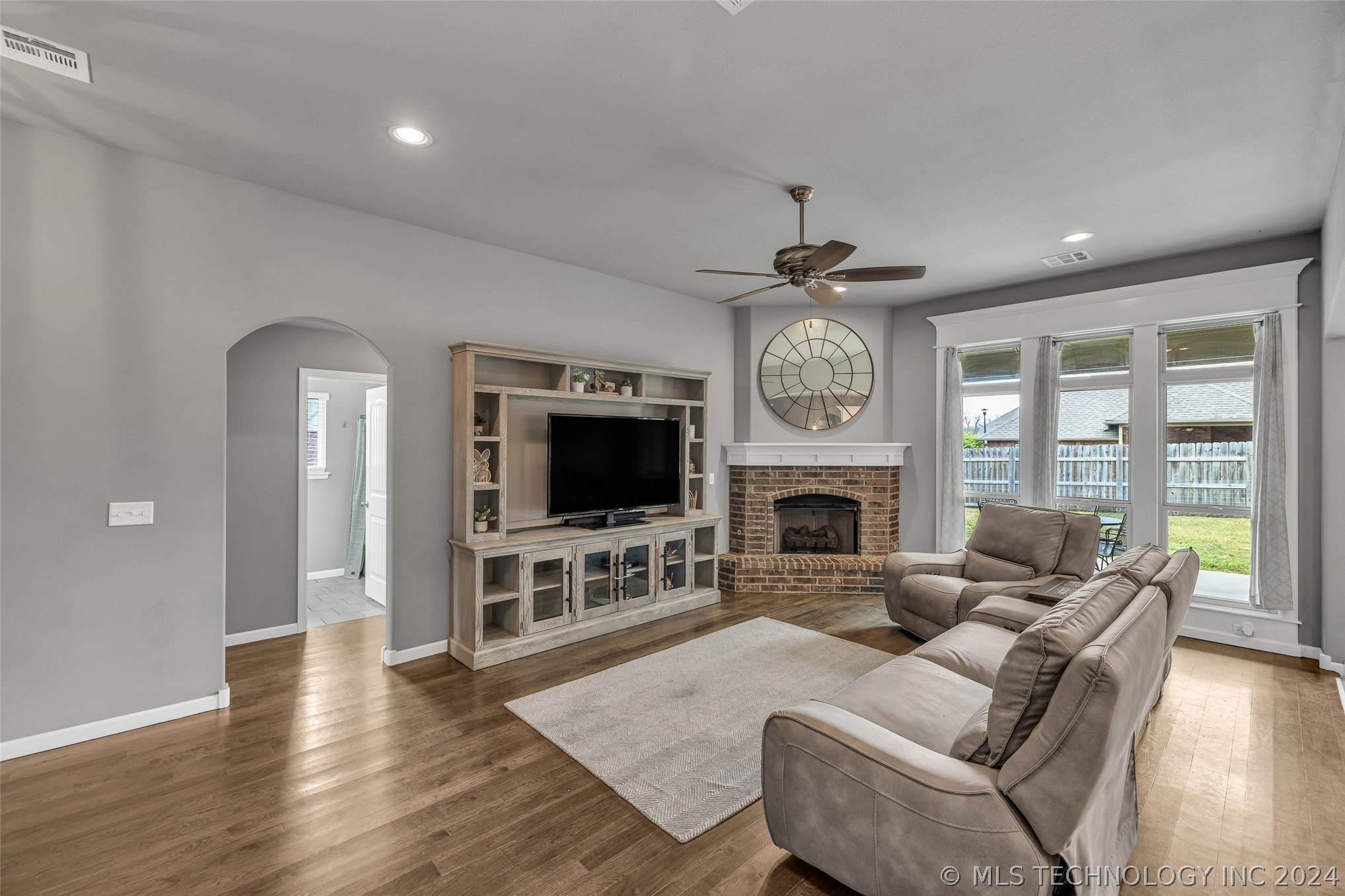 6106 S 13th Place