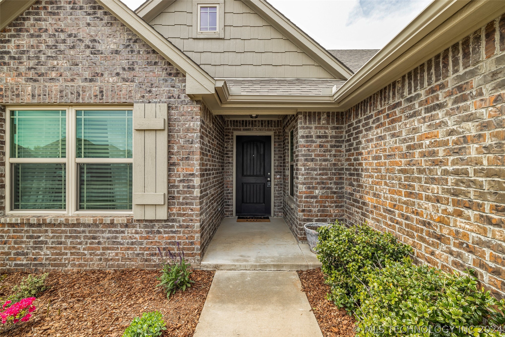 6106 S 13th Place