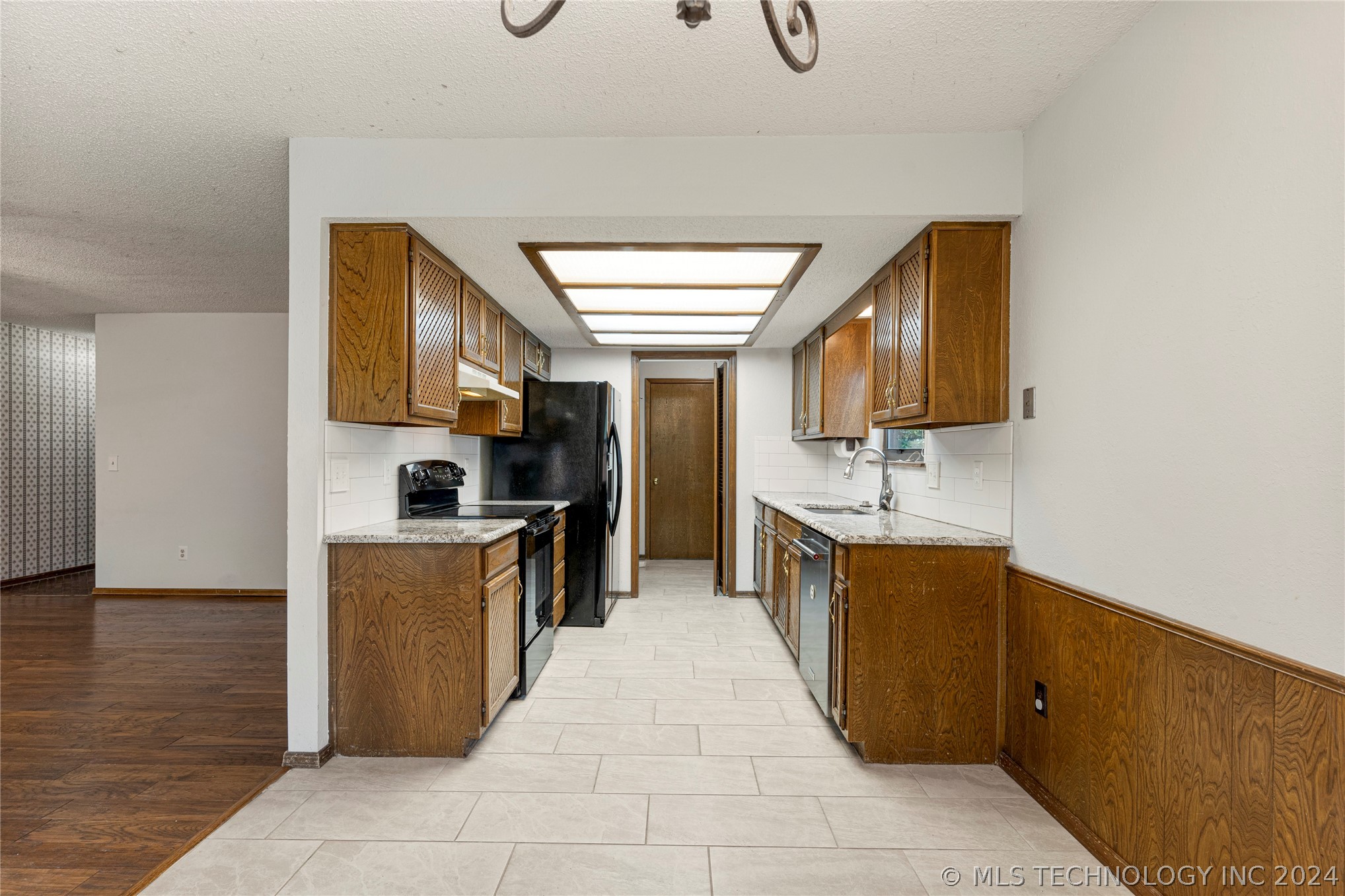 3225 S 148th East Avenue
